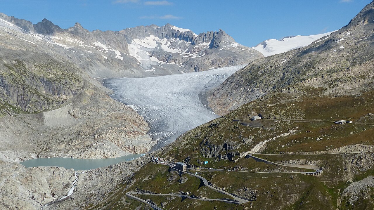 Hôtel Belvédère, route du col de la Furka et glacier du Rhône en Suisse Hôtel Belvédère, route du col de la Furka et glacier du Rhône en Suisse