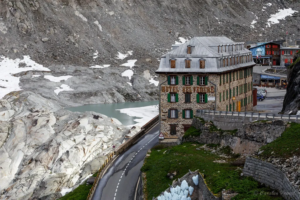 L'emblématique hôtel Belvédère du col de la Furka, hôtel de Goldfinger l emblematique hotel belvedere du col de la furka suisse golfinger james bond 6 l-emblematique-hotel-belvedere-du-col-de-la-furka-suisse-golfinger-james-bond-6