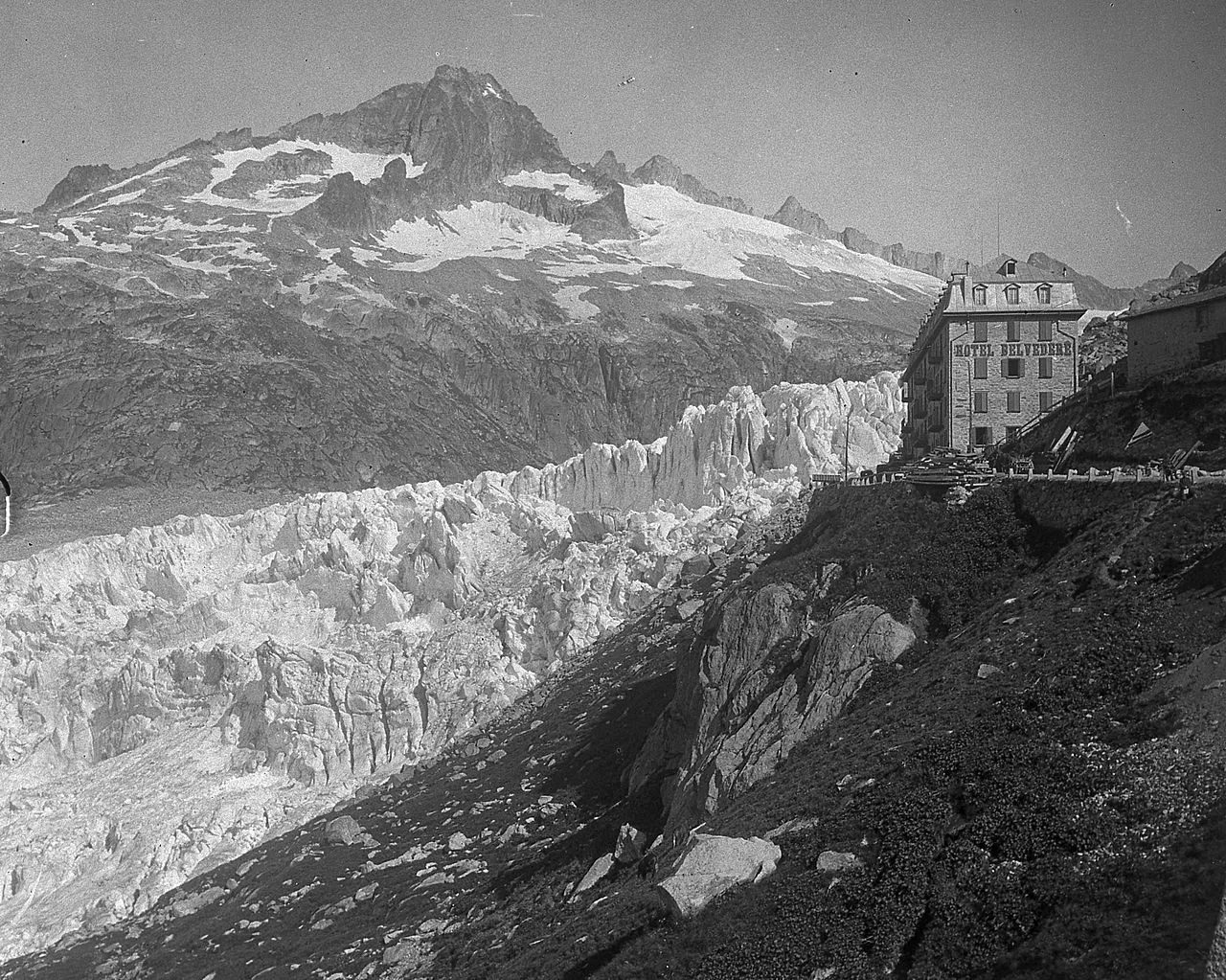 L'emblématique hôtel Belvédère du col de la Furka, hôtel de Goldfinger l emblematique hotel belvedere du col de la furka suisse golfinger james bond 8 l emblematique hotel belvedere du col de la furka suisse golfinger james bond 8