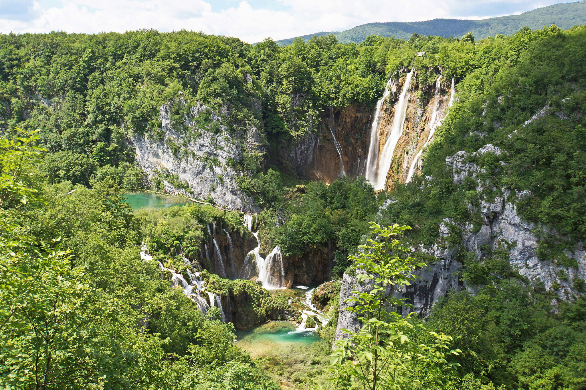 Le merveilleux parc national des lacs de Plitvice, joyau de Croatie le merveilleux parc national des lacs de Plitvice joyau de Croatie cascades 1 le-merveilleux-parc-national-des-lacs-de-Plitvice-joyau-de-Croatie-cascades-1