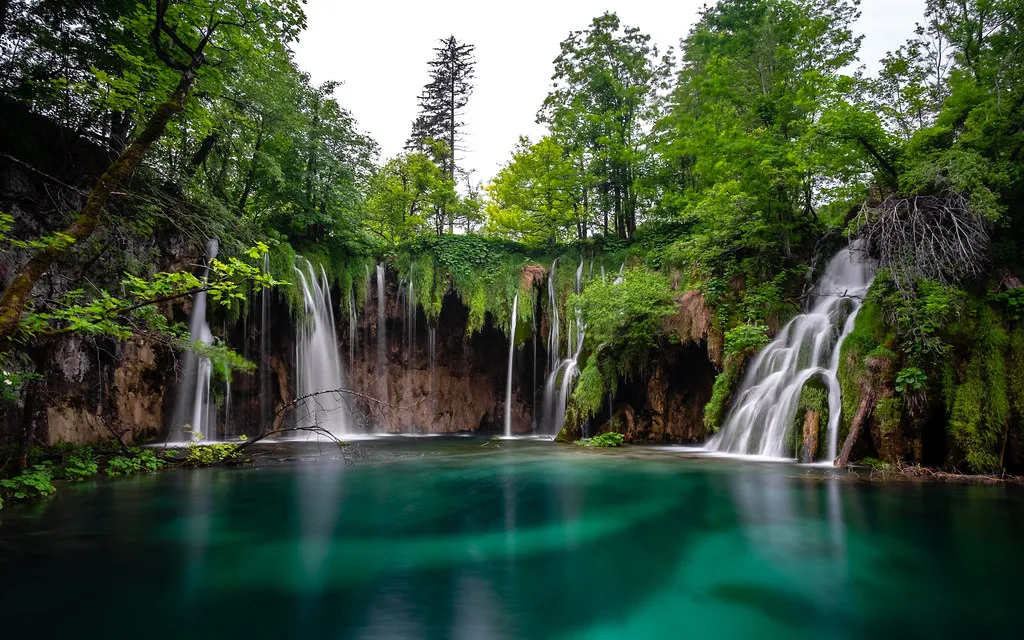 Le merveilleux parc national des lacs de Plitvice, joyau de Croatie le merveilleux parc national des lacs de Plitvice joyau de Croatie cascades 3 le-merveilleux-parc-national-des-lacs-de-Plitvice-joyau-de-Croatie-cascades-3