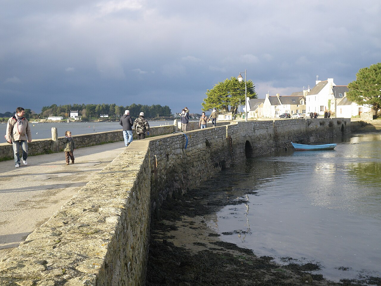 Pont de pierre reliant Saint-Cado à Belz dans le Morbihan Pont de pierre reliant Saint-Cado à Belz dans le Morbihan