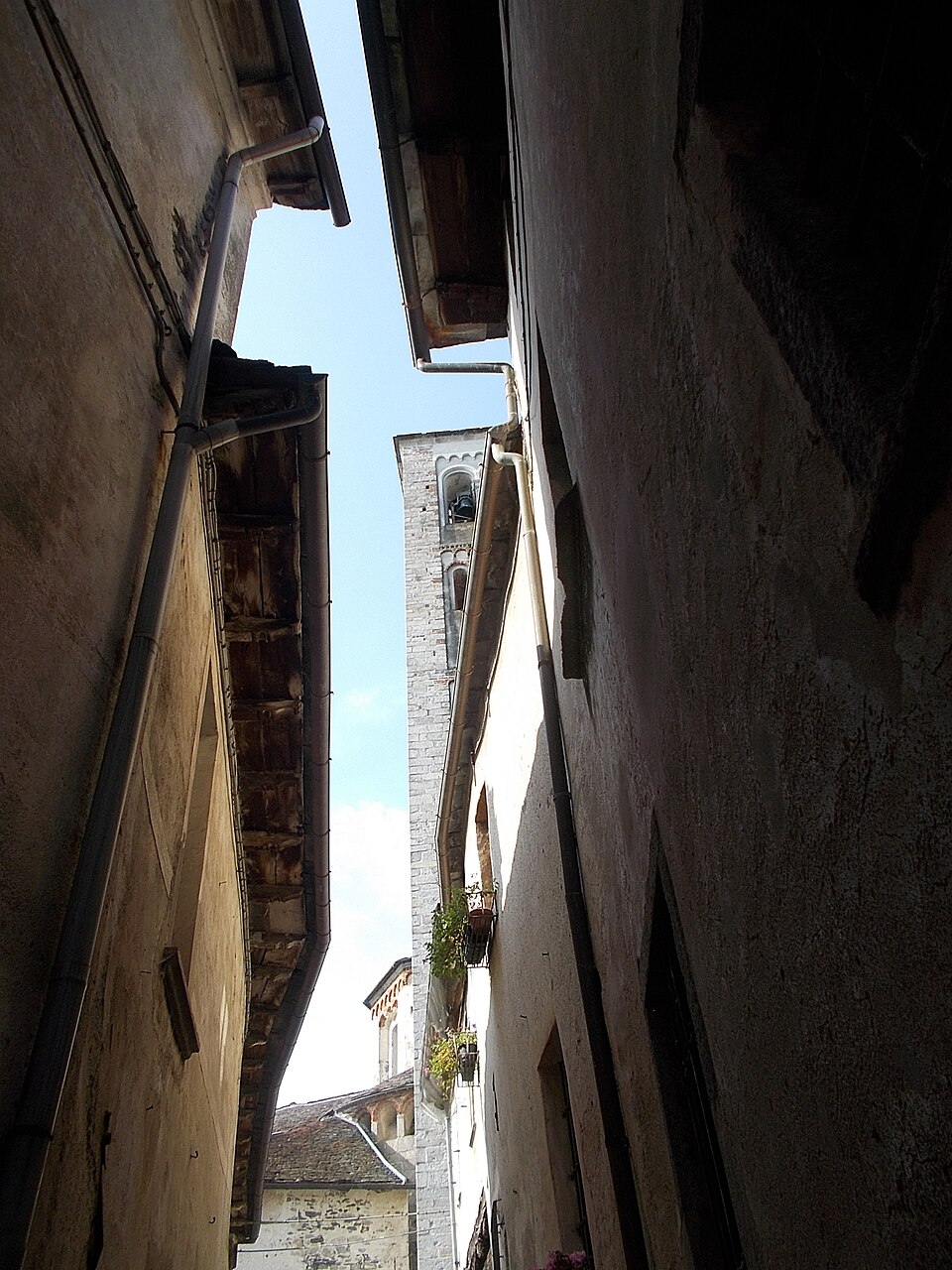 Via del Silenzio sur Isola San Giulio en Italie Via del Silenzio sur Isola San Giulio en Italie