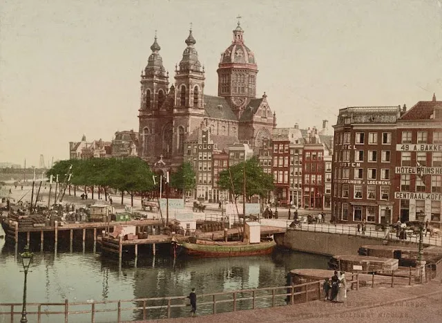 20 clichés couleurs photochromes de Amsterdam au 19ème siècle 20 cliches couleurs photochromes de Amsterdam au 19eme siecle 12 20-cliches-couleurs-photochromes-de-Amsterdam-au-19eme-siecle-Amsterdam. Église Saint-Nicolas, vers 1890