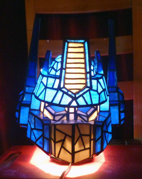 Des lampes geek en vitraux par Michael McLane Des lampes geek en vitraux par Michael McLane 1 optimus prime Des-lampes-geek-en-vitraux-par-Michael-McLane-1-optimus-prime
