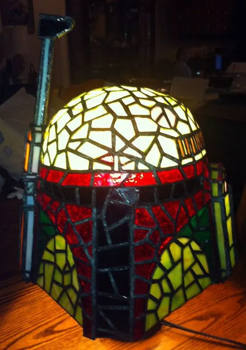 Des lampes geek en vitraux par Michael McLane Des lampes geek en vitraux par Michael McLane 3 boba fett Des-lampes-geek-en-vitraux-par-Michael-McLane-3-boba-fett