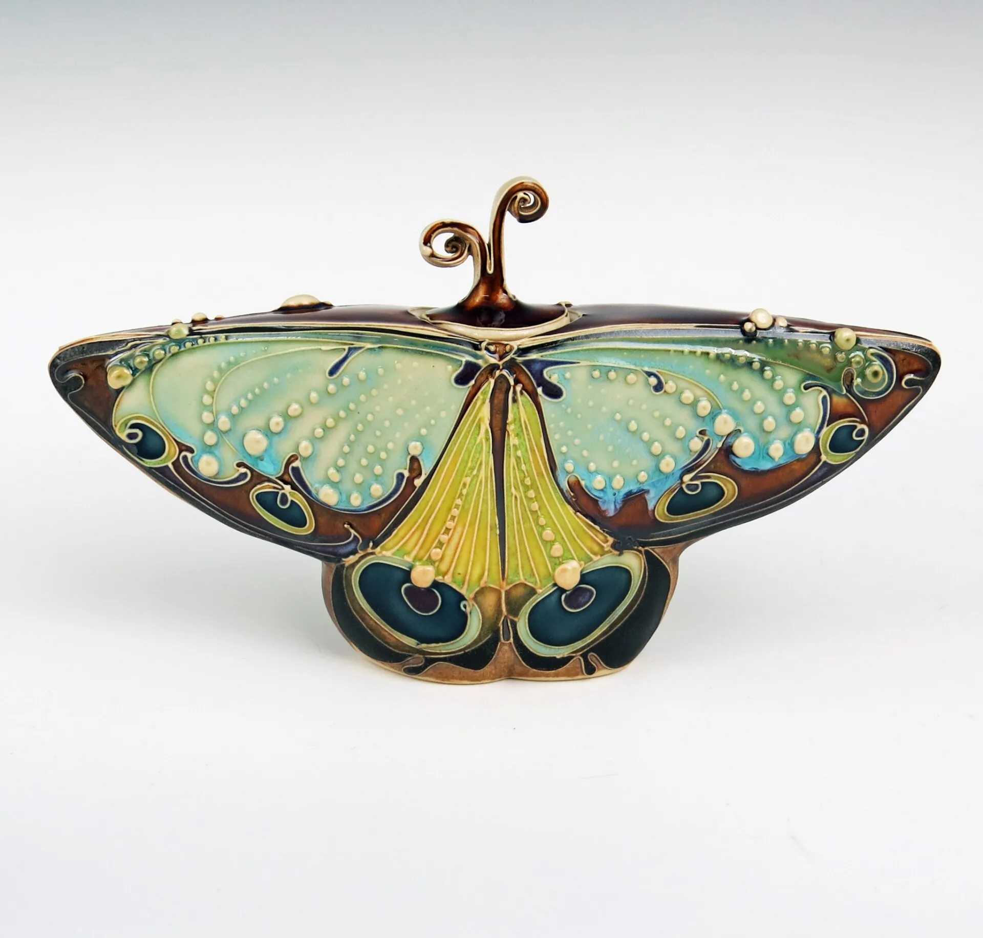 Des poteries aux belles courbes inspirées par la nature par Carol Long Des poteries aux belles courbes inspirees par la nature par Carol Long 3 Des-poteries-aux-belles-courbes-inspirees-par-la-nature-par-Carol-Long