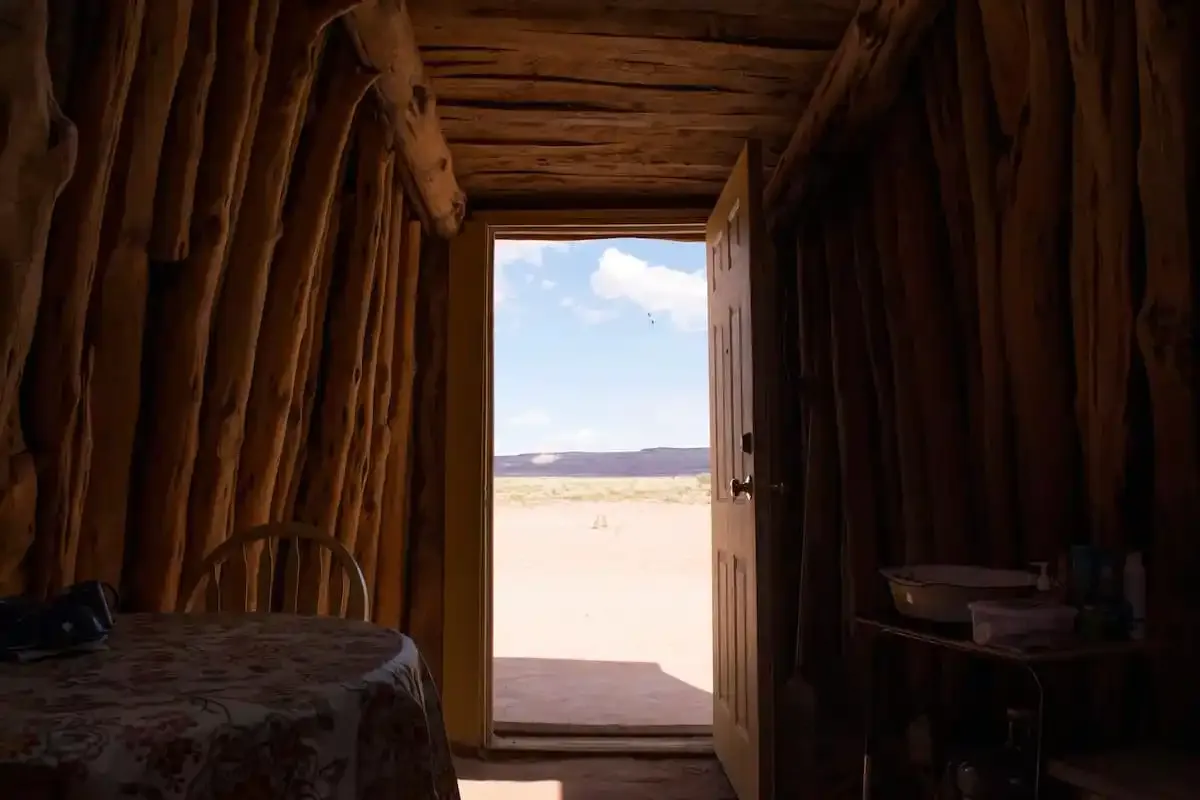 Dormir dans un vrai hogan Navajo dans le désert de l'Arizona Dormir dans un vrai hogan Navajo dans le desert de l Arizona 3 Dormir-dans-un-vrai-hogan-Navajo-dans-le-desert-de-l-Arizona