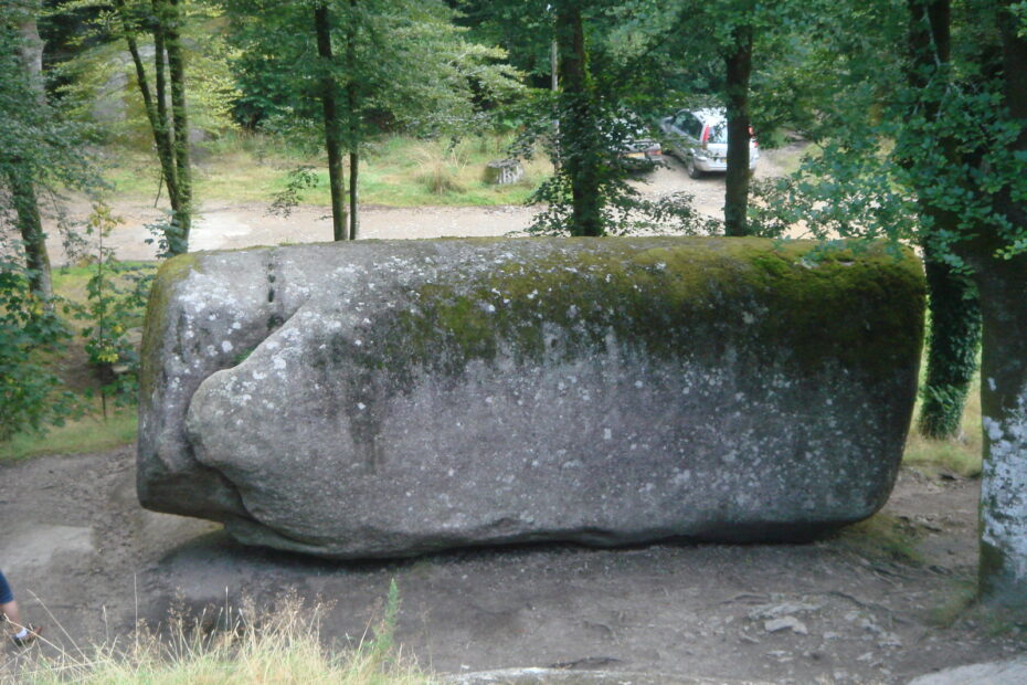 La pierre tremblante de Huelgoat : 137 tonnes que l’on peut bouger à la main La pierre tremblante de Huelgoat finistere bretagne 1 La pierre tremblante de Huelgoat finistere bretagne 1