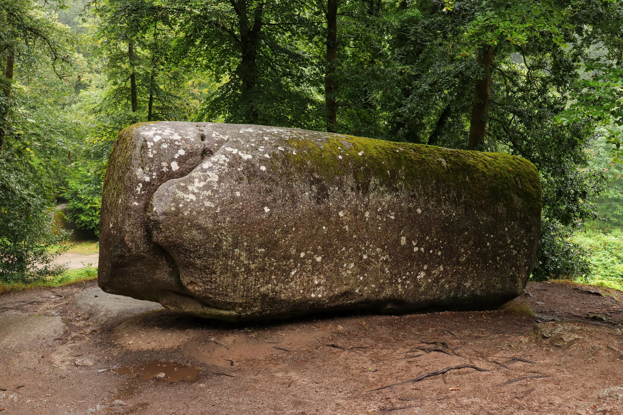 La pierre tremblante de Huelgoat finistere bretagne 4 Pierre de 137 tonnes que l’on peut bouger à la main