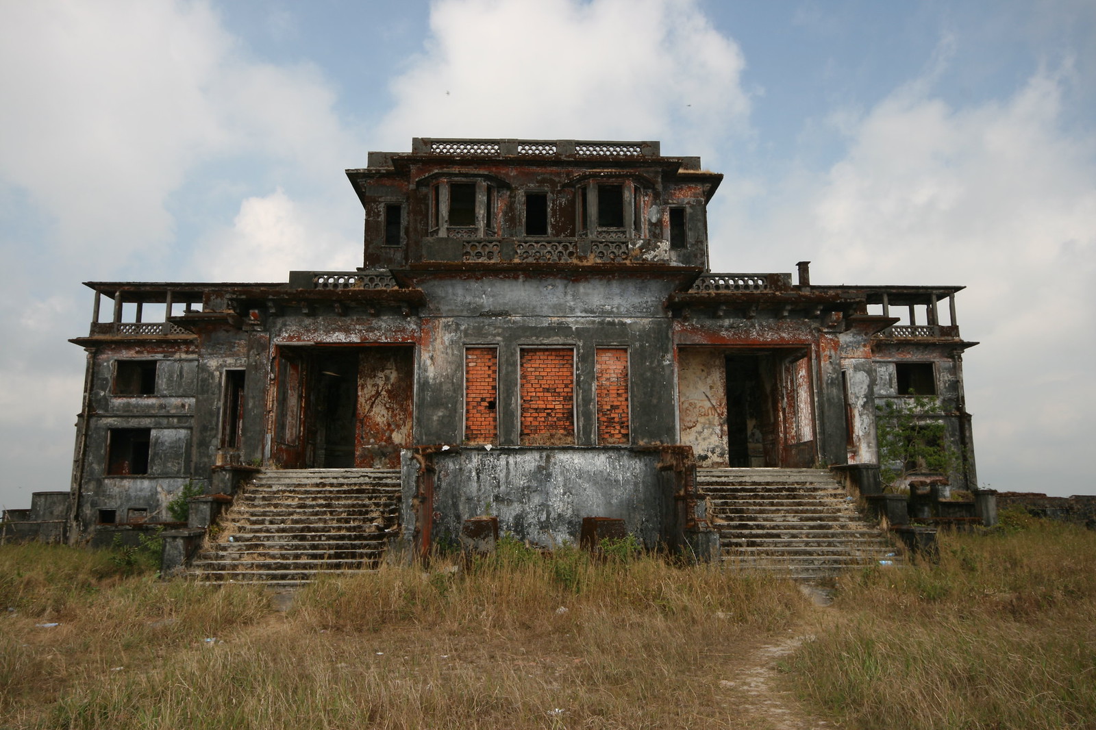 La station de Bokor ville abandonnee du Cambodge station climatique 2 La station de Bokor ville abandonnee du Cambodge station climatique 2