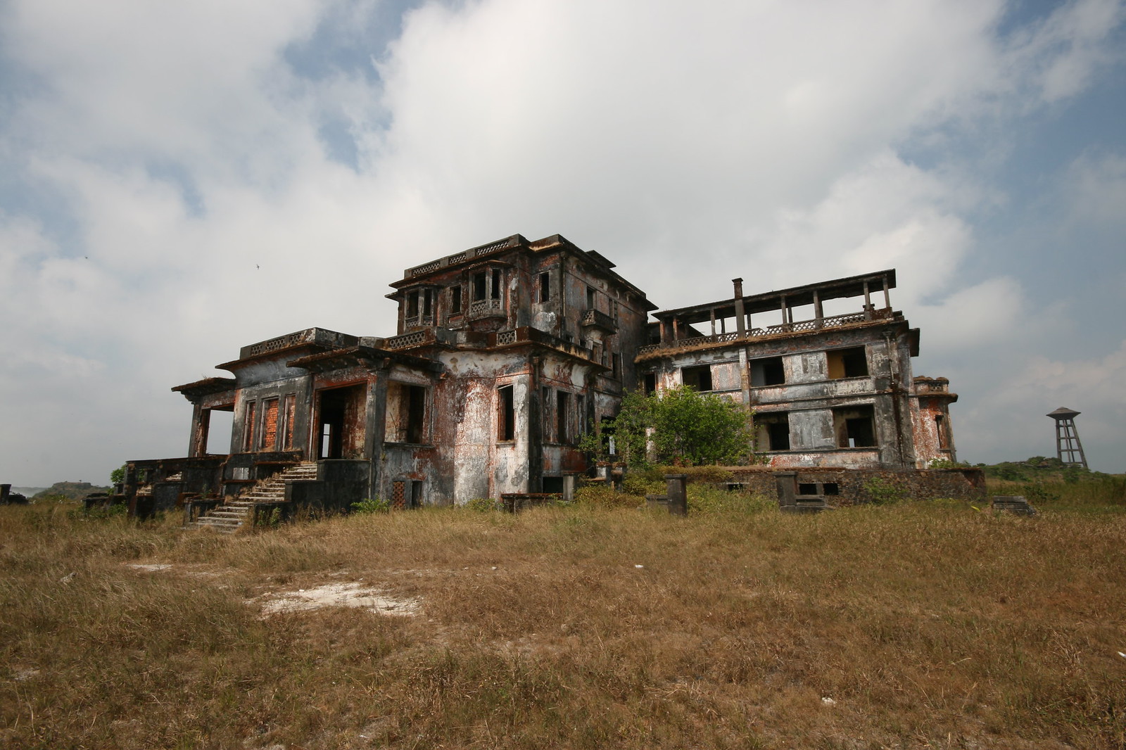 La station de Bokor ville abandonnee du Cambodge station climatique 3 La station de Bokor ville abandonnee du Cambodge station climatique 3