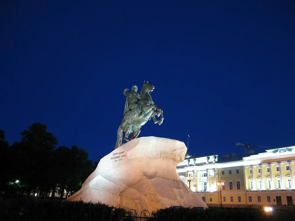 Le cavalier de bronze et la pierre de tonnerre Le cavalier de bronze et la pierre de tonnerre saint petersbourg russie 4 Le-cavalier-de-bronze-et-la-pierre-de-tonnerre-saint-petersbourg-russie-4