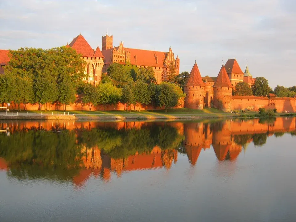 Le château de Malbork, le plus grand château de brique du monde Le chateau de Malbork marienbourg le plus grand chateau de brique du monde 15 Le-chateau-de-Malbork-marienbourg-le-plus-grand-chateau-de-brique-du-monde-15