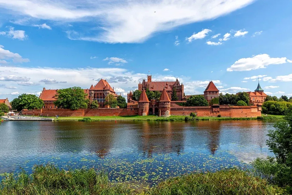 Le château de Malbork, le plus grand château de brique du monde Le chateau de Malbork marienbourg le plus grand chateau de brique du monde 2 Le-chateau-de-Malbork-marienbourg-le-plus-grand-chateau-de-brique-du-monde-2