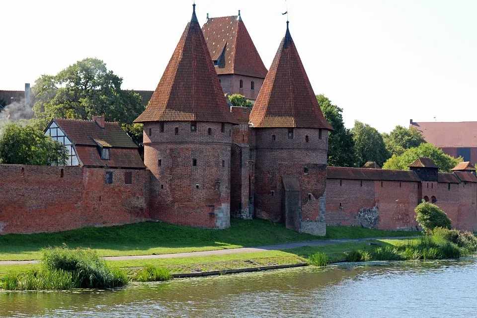 Le château de Malbork, le plus grand château de brique du monde Le chateau de Malbork marienbourg le plus grand chateau de brique du monde 5 Le-chateau-de-Malbork-marienbourg-le-plus-grand-chateau-de-brique-du-monde-5