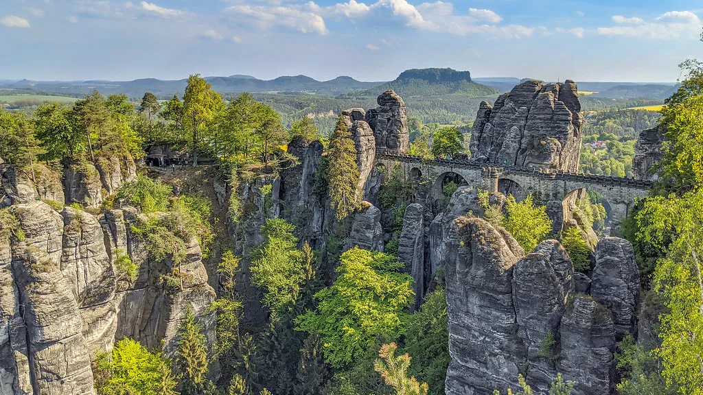 Le magnifique pont de Bastei Le magnifique pont de Bastei bastion dresde elbe suisse saxonne allemagne 11 Le-magnifique-pont-de-Bastei-bastion-dresde-elbe-suisse-saxonne-allemagne-11