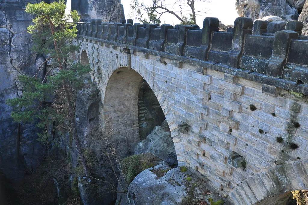 Le magnifique pont de Bastei Le magnifique pont de Bastei bastion dresde elbe suisse saxonne allemagne 9 Le-magnifique-pont-de-Bastei-bastion-dresde-elbe-suisse-saxonne-allemagne-9