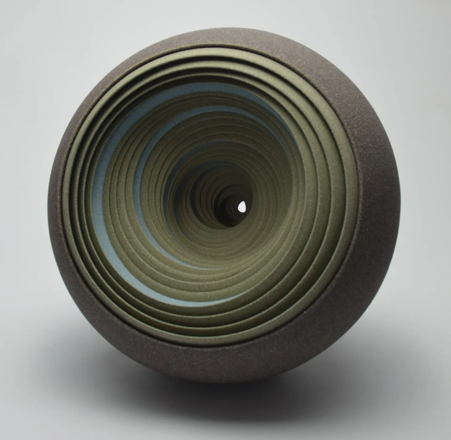 Les pots concentriques hypnotisants de Matthew Chambers Les pots concentriques hypnotisants de Matthew Chambers 5 Les pots concentriques hypnotisants de Matthew Chambers 5