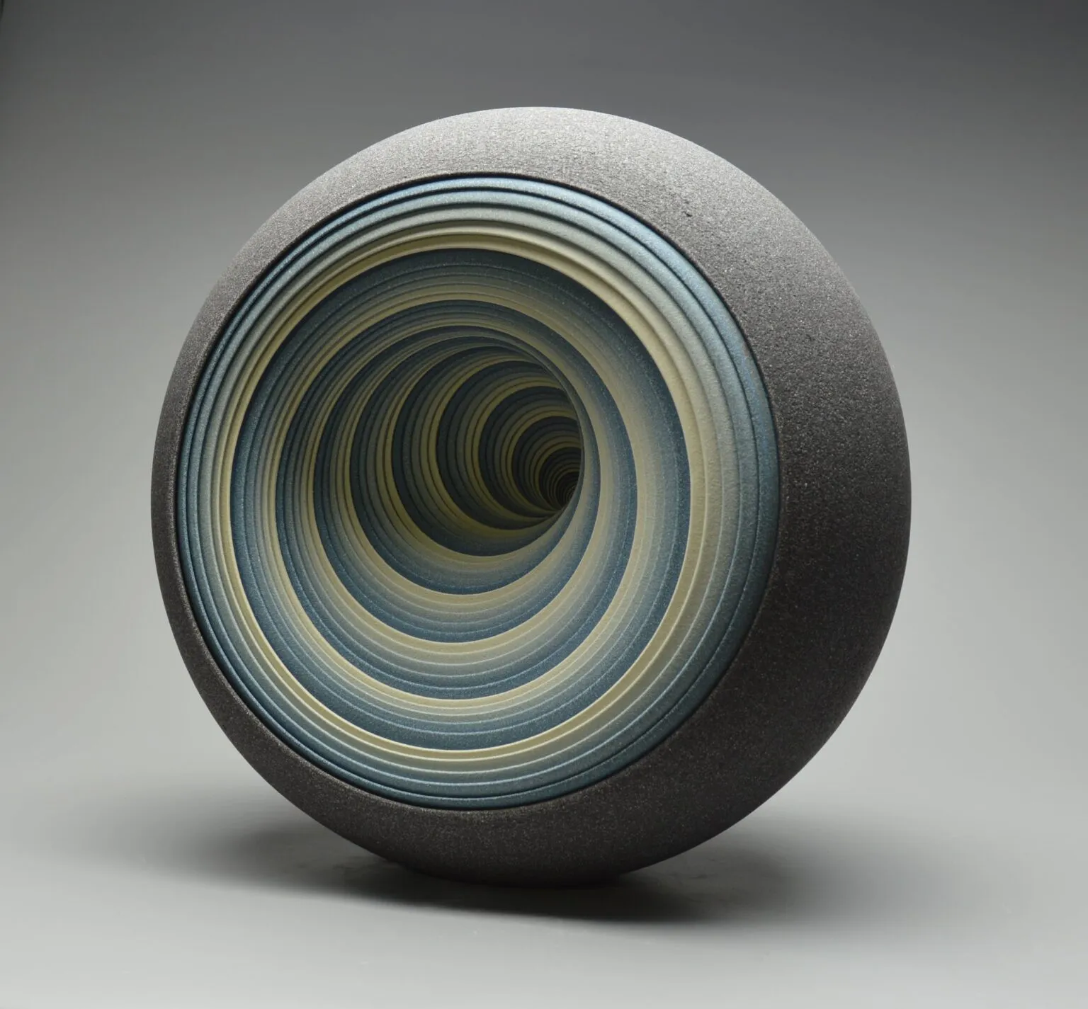 Les pots concentriques hypnotisants de Matthew Chambers Les pots concentriques hypnotisants de Matthew Chambers 7 Les pots concentriques hypnotisants de Matthew Chambers 7