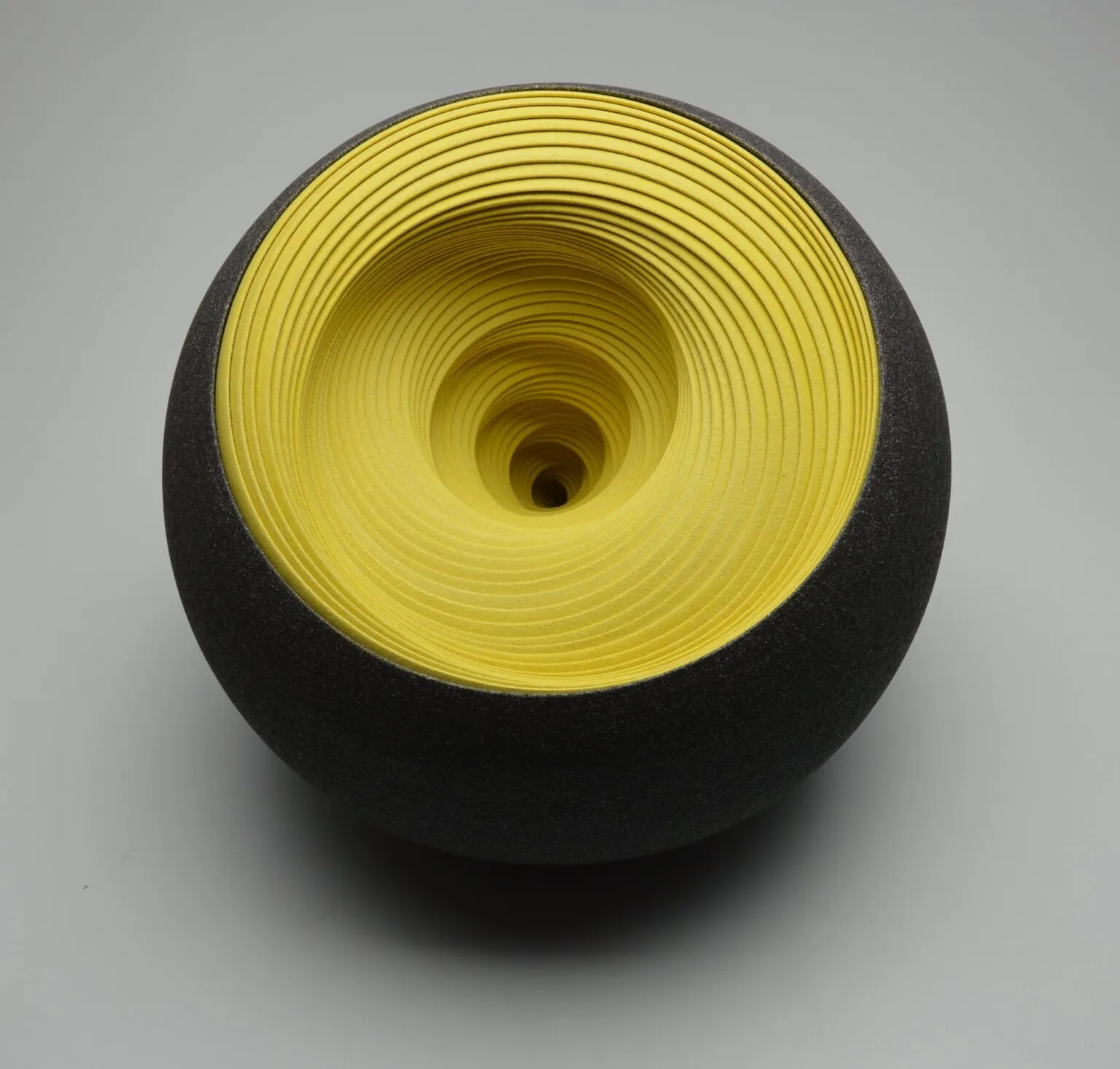 Les pots concentriques hypnotisants de Matthew Chambers Les pots concentriques hypnotisants de Matthew Chambers 8 Les pots concentriques hypnotisants de Matthew Chambers 8