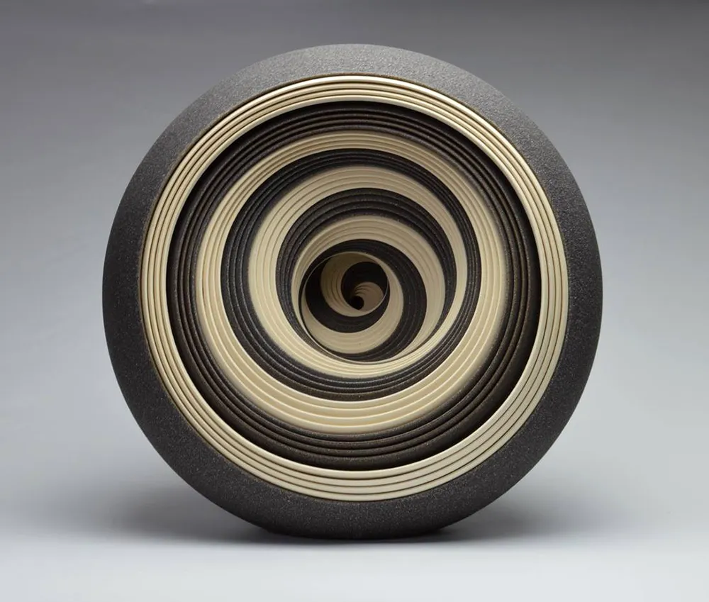 Les pots concentriques hypnotisants de Matthew Chambers Les pots concentriques hypnotisants de Matthew Chambers 9 Les pots concentriques hypnotisants de Matthew Chambers 9