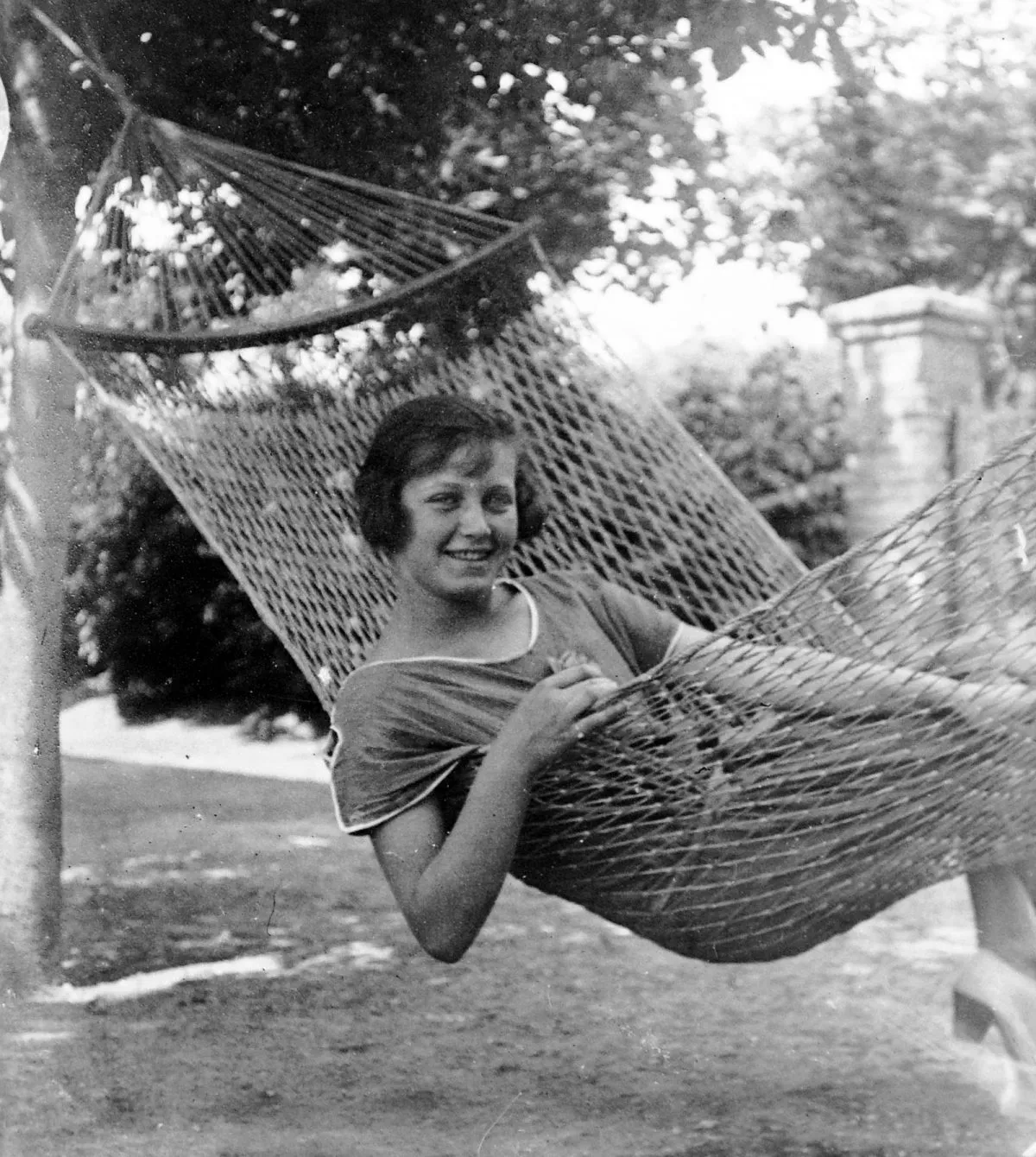 Quelques clichés vintage de la vie en Hongrie en 1920 Quelques cliches vintage de la vie en Hongrie en 1920 10 femme hamac Quelques-cliches-vintage-de-la-vie-en-Hongrie-en-1920-10-femme-hamac