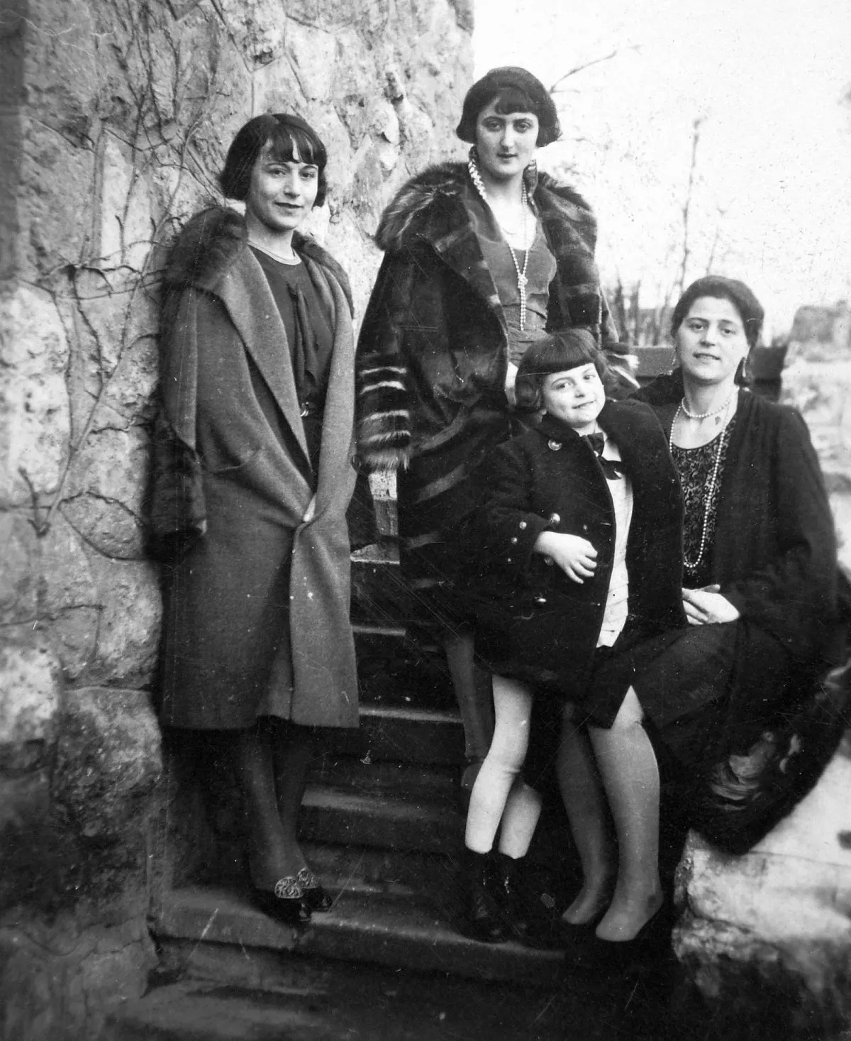 Quelques clichés vintage de la vie en Hongrie en 1920 Quelques cliches vintage de la vie en Hongrie en 1920 25 famille Quelques-cliches-vintage-de-la-vie-en-Hongrie-en-1920-25-famille