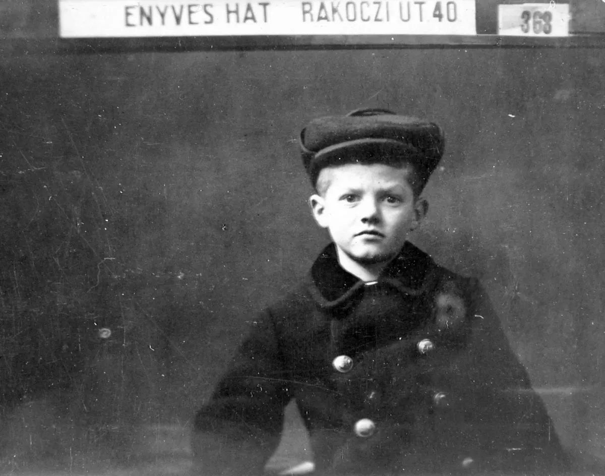 Quelques clichés vintage de la vie en Hongrie en 1920 Quelques cliches vintage de la vie en Hongrie en 1920 7 garcon Quelques-cliches-vintage-de-la-vie-en-Hongrie-en-1920-7-garcon