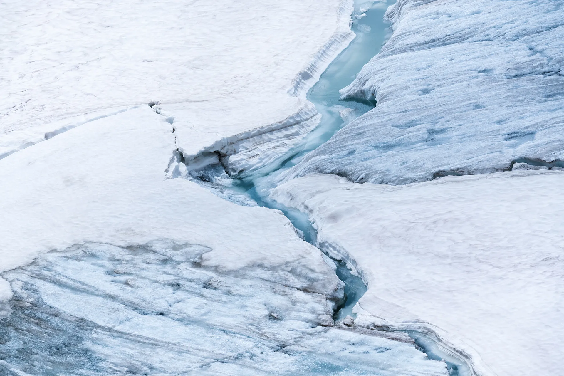 The blue lagoon - le lac du glacier Chüebodengletscher The blue lagoon le lac du glacier Chuebodengletscher roland kramer suisse 11 The-blue-lagoon-le-lac-du-glacier-Chuebodengletscher-roland-kramer-suisse