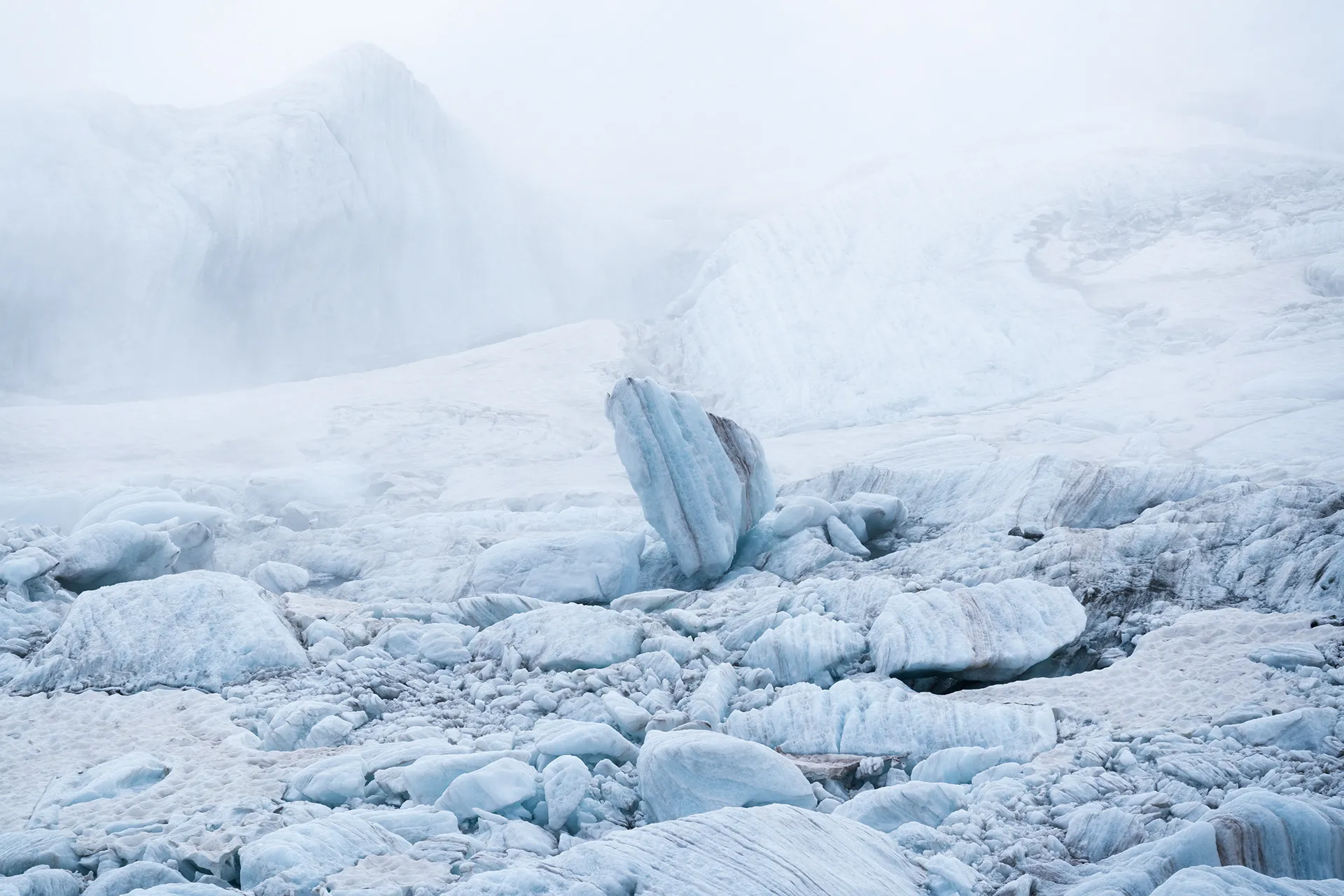 The blue lagoon - le lac du glacier Chüebodengletscher The blue lagoon le lac du glacier Chuebodengletscher roland kramer suisse 12 The-blue-lagoon-le-lac-du-glacier-Chuebodengletscher-roland-kramer-suisse