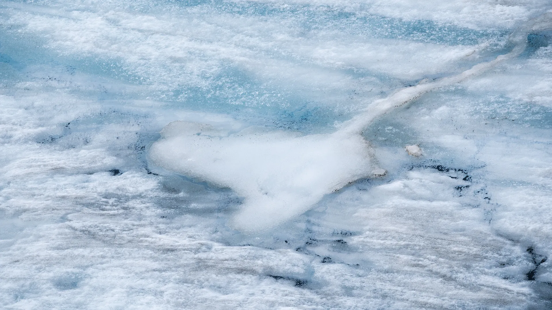 The blue lagoon - le lac du glacier Chüebodengletscher The blue lagoon le lac du glacier Chuebodengletscher roland kramer suisse 13 The-blue-lagoon-le-lac-du-glacier-Chuebodengletscher-roland-kramer-suisse