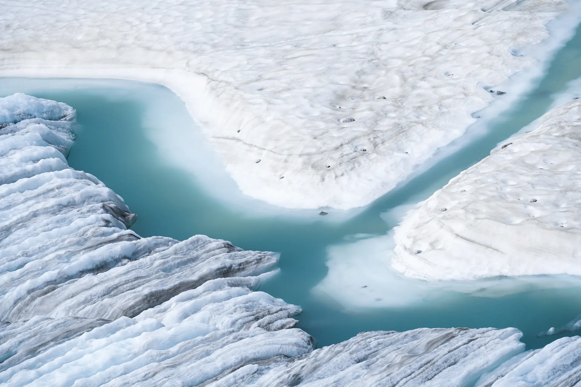 The blue lagoon - le lac du glacier Chüebodengletscher The blue lagoon le lac du glacier Chuebodengletscher roland kramer suisse 4 The-blue-lagoon-le-lac-du-glacier-Chuebodengletscher-roland-kramer-suisse