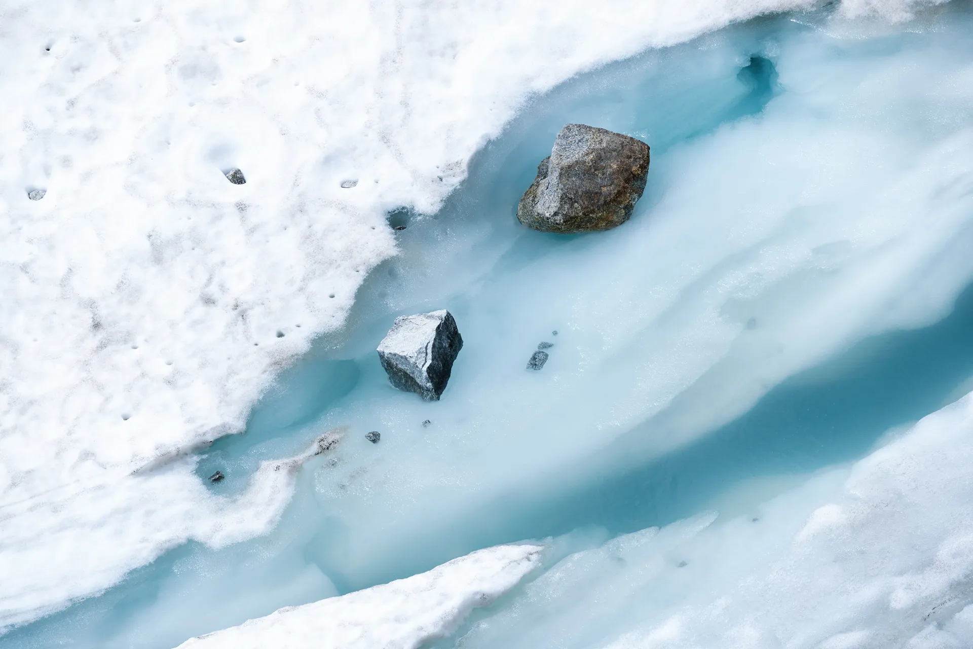 The blue lagoon - le lac du glacier Chüebodengletscher The blue lagoon le lac du glacier Chuebodengletscher roland kramer suisse 6 The-blue-lagoon-le-lac-du-glacier-Chuebodengletscher-roland-kramer-suisse