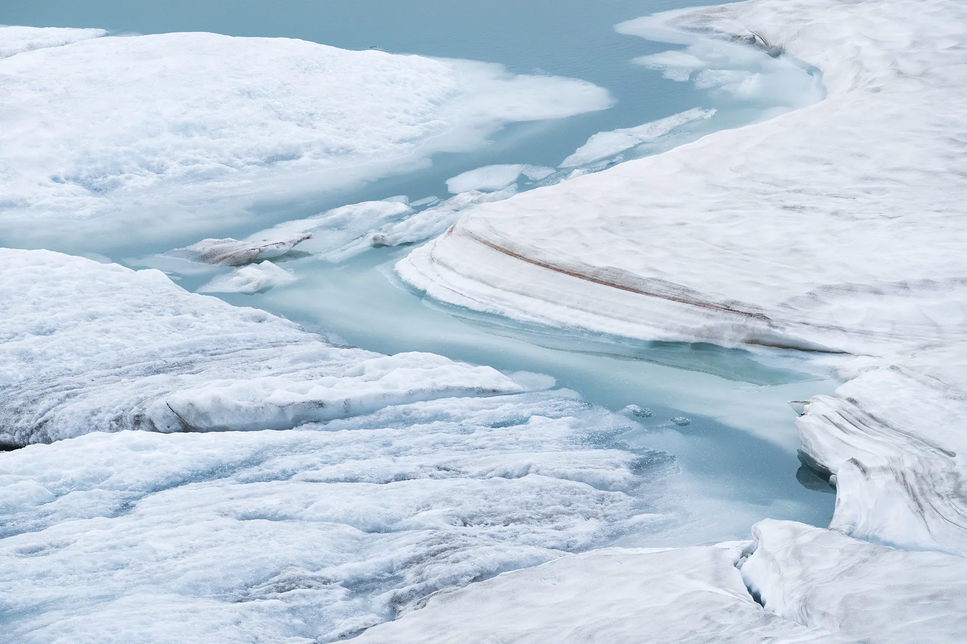 The blue lagoon - le lac du glacier Chüebodengletscher The blue lagoon le lac du glacier Chuebodengletscher roland kramer suisse 9 The-blue-lagoon-le-lac-du-glacier-Chuebodengletscher-roland-kramer-suisse