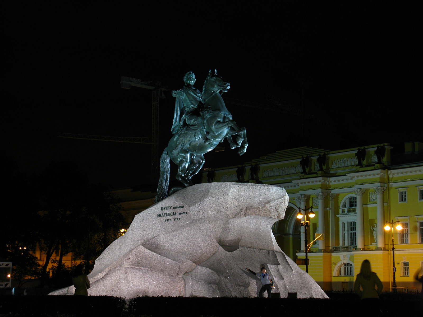cavalier bronze nuit saint petersbourg Le Cavalier de bronze illuminé de nuit à Saint-Pétersbourg