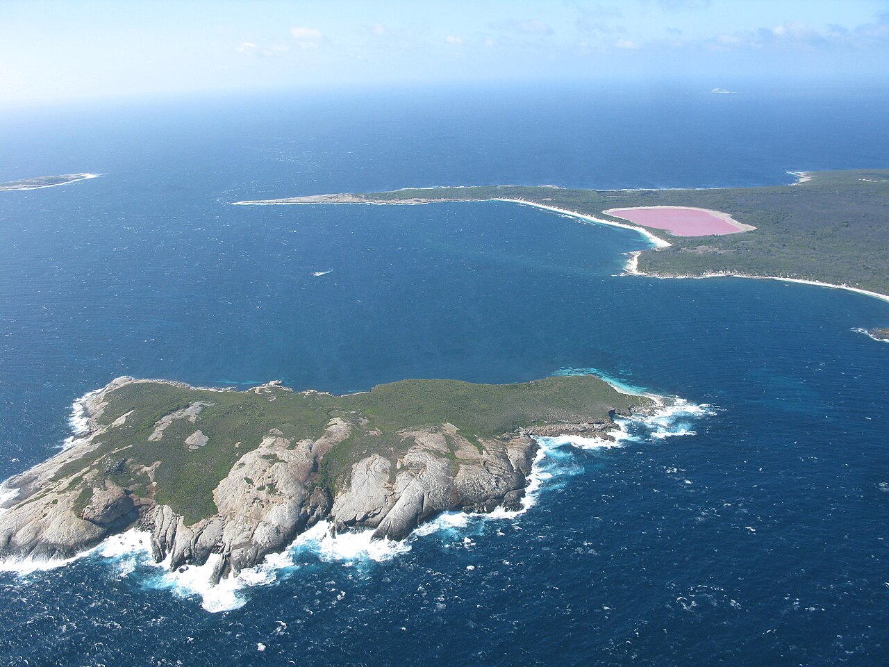 Middle Island et lac Hillier dans l’archipel de la Recherche en Australie Middle Island et lac Hillier dans l’archipel de la Recherche en Australie