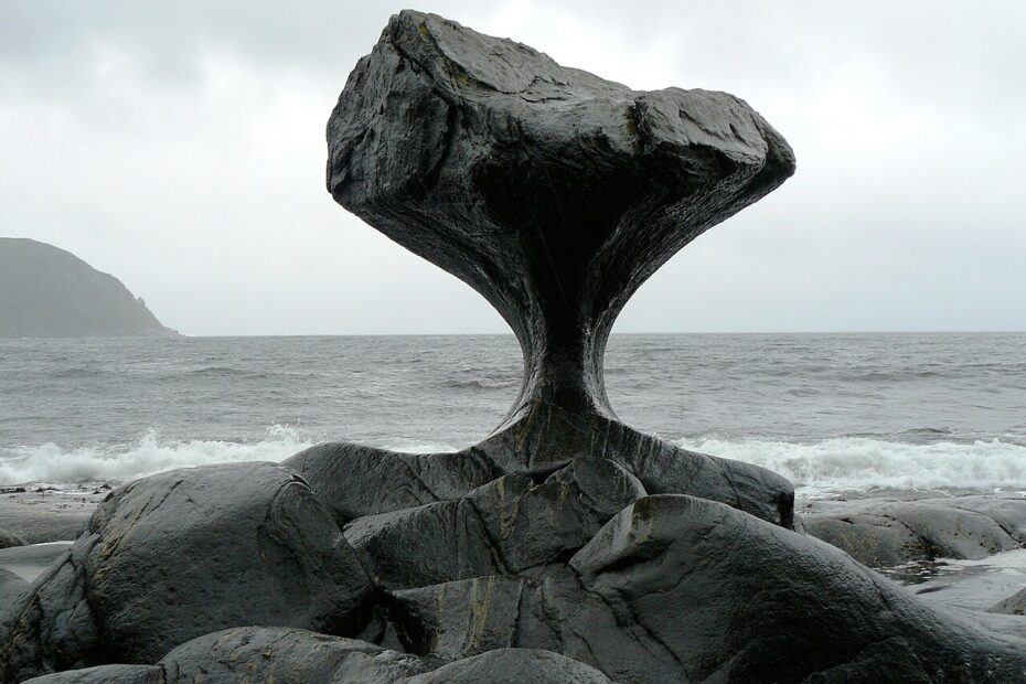 Le rocher Kannesteinen, un étrange rocher en forme de cœur en Norvège le rocher Kannesteinen un etrange rocher en forme de coeur en Norvege Vagsoy 1 le rocher Kannesteinen un etrange rocher en forme de coeur en Norvege Vagsoy 1