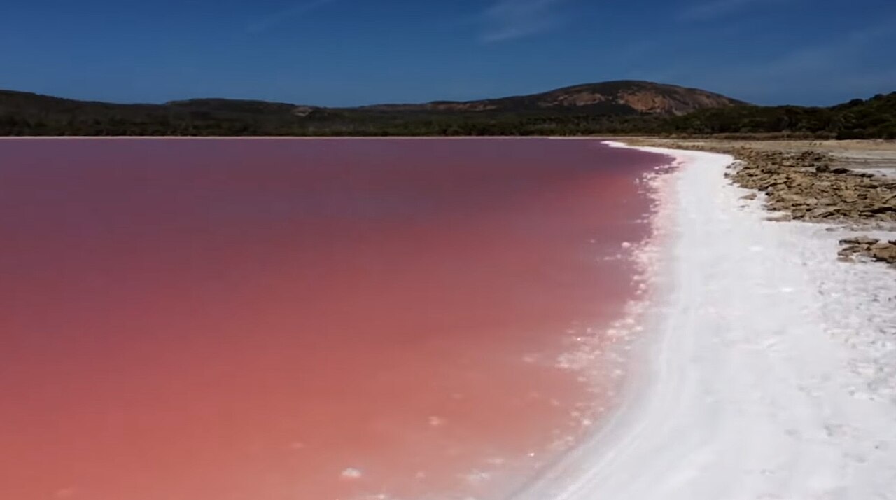 Dépôts de sel sur la rive du lac Hillier en Australie-Occidentale Dépôts de sel sur la rive du lac Hillier en Australie-Occidentale