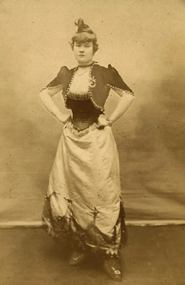 18 portraits de Louise Weber, La Goulue, reine de Montmartre au 19ème siècle 18 portraits de Louise Weber La Goulue reine de Montmartre au 19eme siecle moulin rouge 3 18-portraits-de-Louise-Weber-La-Goulue-reine-de-Montmartre-au-19eme-siecle-moulin-rouge