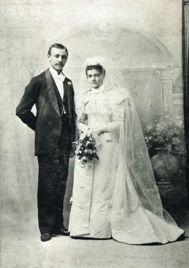 35 couples lors de leur mariage à l'époque victorienne 35 couples lors de leur mariage l epoque victorienne 19eme siecle 31 35-couples-lors-de-leur-mariage-l-epoque-victorienne-19eme-siecle