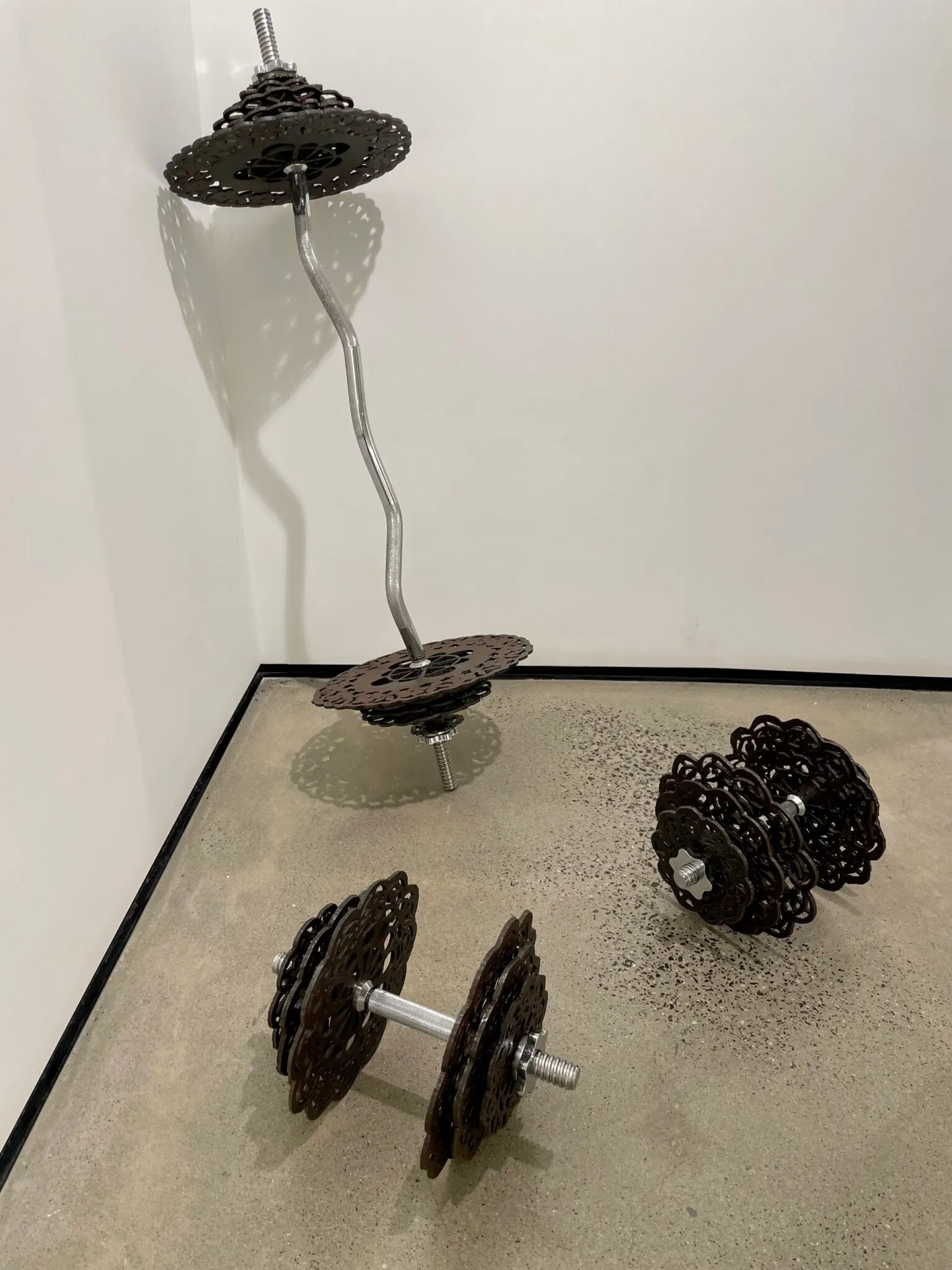 De vieux objets métalliques transformés en dentelle par découpe au plasma De vieux objets metalliques transformes en dentelle par decoupe au plasma 8 De-vieux-objets-metalliques-transformes-en-dentelle-par-decoupe-au-plasma