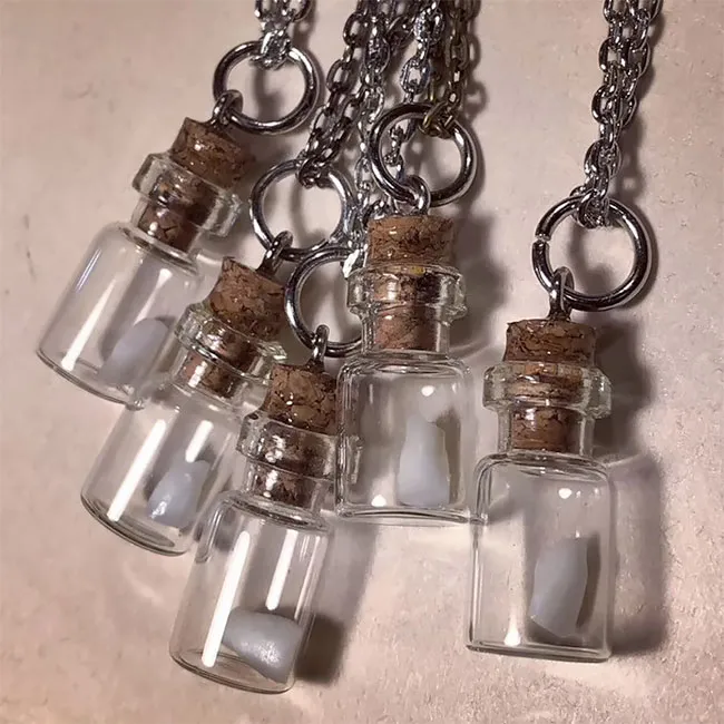 Des bijoux en dents humaines Des bijoux en dents humaines pendentif collier bague couble oreille bracelet dent 11 Des-bijoux-en-dents-humaines-pendentif-collier-bague-couble-oreille-bracelet-dent