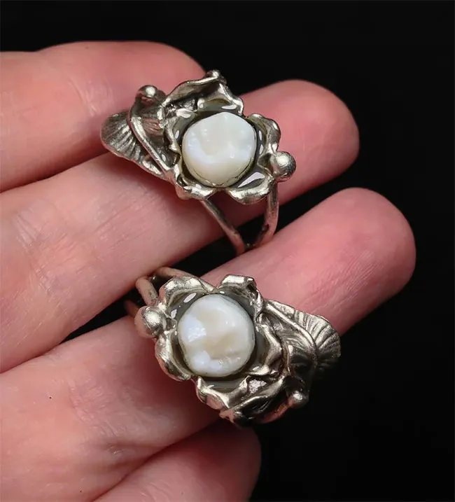 Des bijoux en dents humaines Des bijoux en dents humaines pendentif collier bague couble oreille bracelet dent 12 Des-bijoux-en-dents-humaines-pendentif-collier-bague-couble-oreille-bracelet-dent