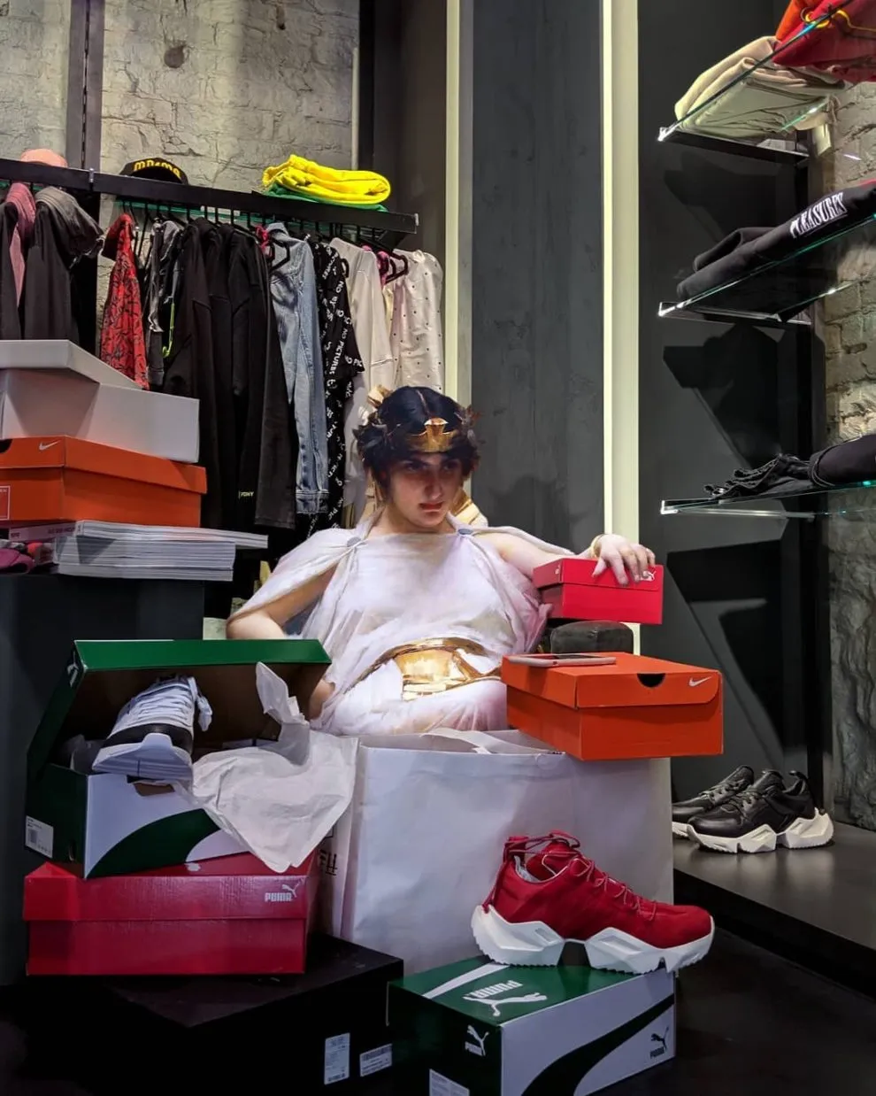 De nouvelles insertions de peintures classiques dans la vie moderne Des nouvelles insertions de peintures classiques dans la vie moderne alexey Kondakov 3 Des-nouvelles-insertions-de-peintures-classiques-dans-la-vie-moderne-alexey-Kondakov