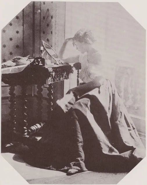 Des portraits de ses filles devant le miroir par Lady Clementina Hawarden au 19ème siècle Des portraits de ses filles devant le miroir par Lady Clementina Hawarden au 19eme siecle 6 Des-portraits-de-ses-filles-devant-le-miroir-par-Lady-Clementina-Hawarden-au-19eme-siecle