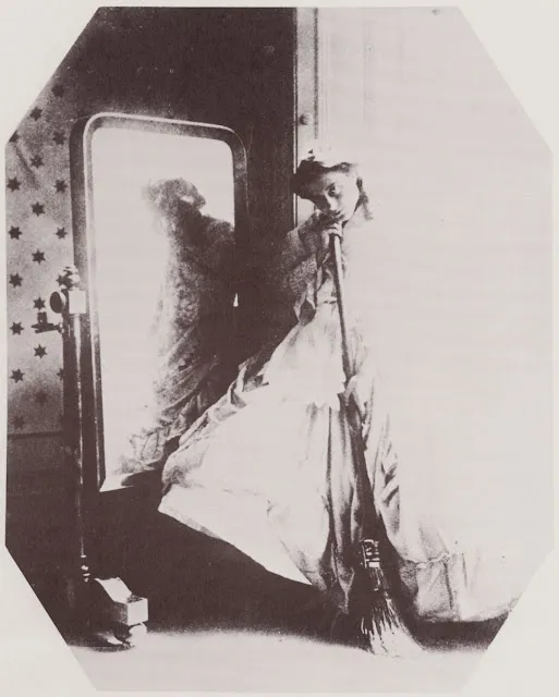 Des portraits de ses filles devant le miroir par Lady Clementina Hawarden au 19ème siècle Des portraits de ses filles devant le miroir par Lady Clementina Hawarden au 19eme siecle 7 Des-portraits-de-ses-filles-devant-le-miroir-par-Lady-Clementina-Hawarden-au-19eme-siecle
