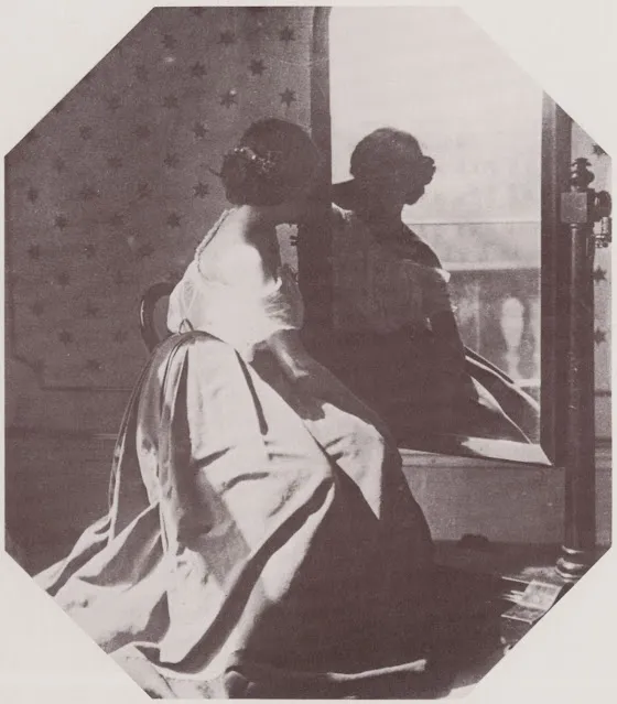Des portraits de ses filles devant le miroir par Lady Clementina Hawarden au 19ème siècle Des portraits de ses filles devant le miroir par Lady Clementina Hawarden au 19eme siecle 8 Des-portraits-de-ses-filles-devant-le-miroir-par-Lady-Clementina-Hawarden-au-19eme-siecle