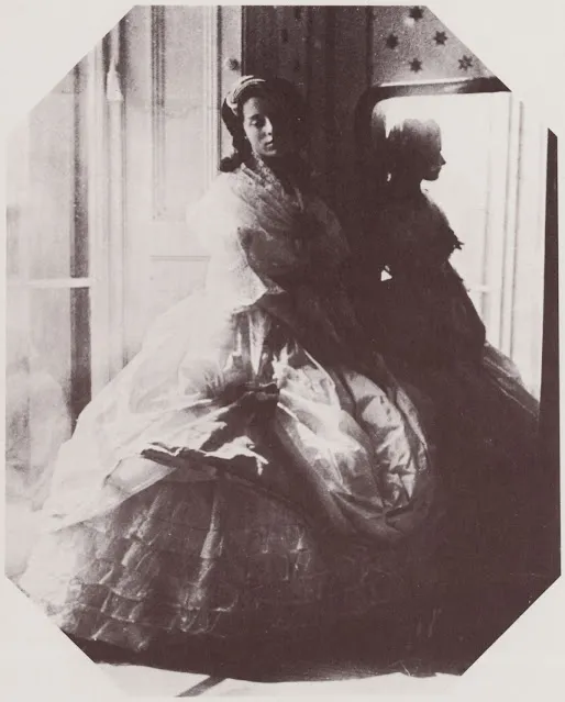 Des portraits de ses filles devant le miroir par Lady Clementina Hawarden au 19ème siècle Des portraits de ses filles devant le miroir par Lady Clementina Hawarden au 19eme siecle 9 Des-portraits-de-ses-filles-devant-le-miroir-par-Lady-Clementina-Hawarden-au-19eme-siecle