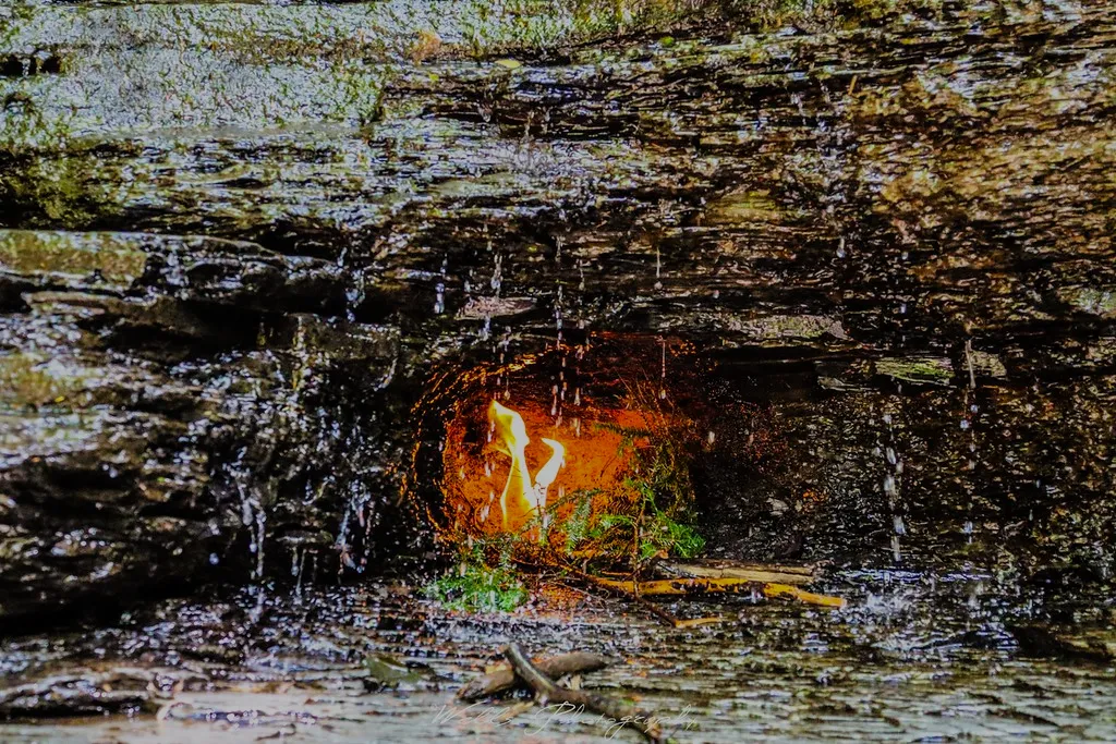 Eternal Flame Falls - la cascade de la flamme éternelle Eternal Flame Falls la cascade de la flamme eternelle new york 5 Eternal-Flame-Falls-la-cascade-de-la-flamme-eternelle-new-york-5